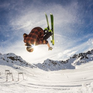 爱游戏中国电竞-英雄联盟2025年度总决赛激烈角逐，冠军花落谁家，二零二零年英雄联盟总决赛冠军是谁